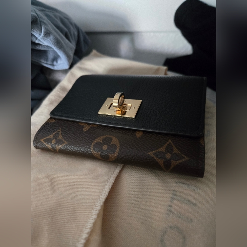 Louis Vuitton Victorine Wallet - Picture 2 of 4